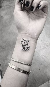 Tatuagem Geométrica no Pulso