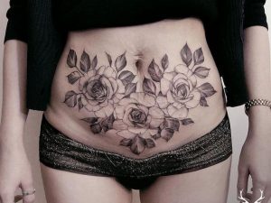 tatuagem feminina na barriga