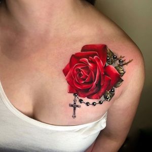 tatuagem no ombro de terço 2021