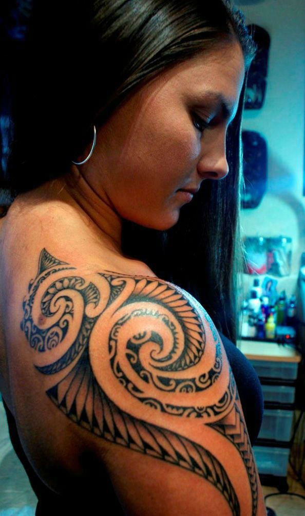 tatuagem no ombro tribal