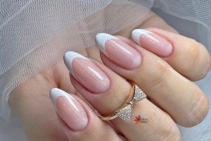 unhas amendoadas francesinha