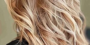 corte repicado longo em cabelo loiro