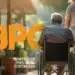 Mais 480 vagas no mutirão do BPC/Loas que acontece no sábado (18); veja quem pode participar 11 Imagem mostrando idoso em cadeira de rodas com cuidador, representando o programa de Benefício de Prestação Continuada (BPC)