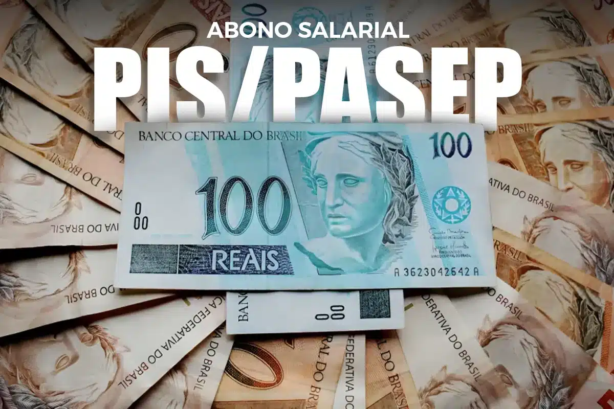 Abono Salarial PIS/PASEP: Pagamento Extra em Outubro Notas de 100 reais espalhadas com as palavras 'ABONO SALARIAL PIS/PASEP' em destaque, indicando pagamento extra.