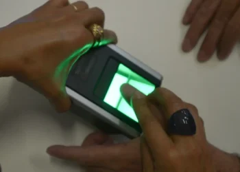 Cadastro biométrico para programas sociais do governo.