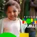 Alerta: quase um terço do Bolsa Família em janeiro foi gasto com apostas; entenda 11 Menina sorridente ao ar livre, simbolizando a esperança e o futuro, com o logotipo do Programa Bolsa Família ao fundo, ressaltando a importância do suporte social.