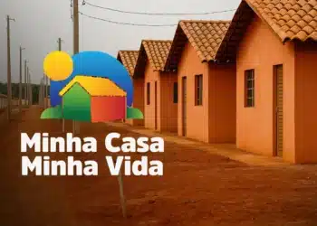 Casas populares do programa Minha Casa Minha Vida alinhadas em um conjunto habitacional.