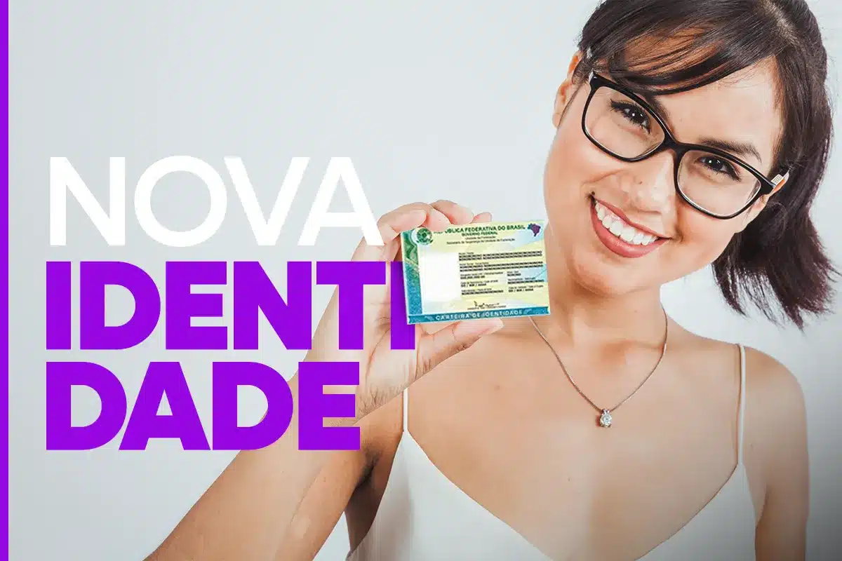 Segurança e CPF Único: Os Benefícios da Nova Identidade (CIN) Mulher jovem e sorridente exibindo a nova Carteira de Identidade Nacional (CIN), simbolizando a segurança e a modernidade do documento.