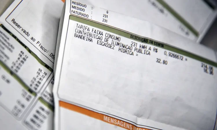 Empresas de energia anunciam conta de luz com até 80% de desconto; veja como aproveitar 1 Logotipo da Enel com fundo azul demonstrando campanha de descontos em contas de energia