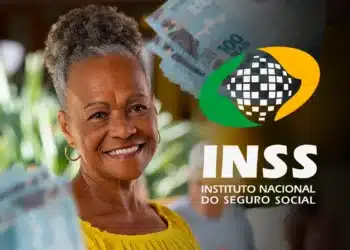 Imagem de uma senhora sorrindo com dinheiro na mão, com o logo do INSS, representando benefícios sociais.