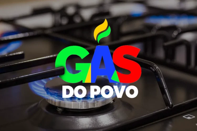 Gás do Povo: famílias monoparentais têm prioridade no cadastramento do benefício 1 Fogão aceso com logo do Gás do Povo evidencia acesso facilitado a gás de cozinha em 2026