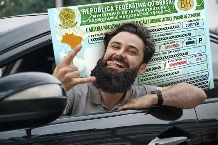 Renovação automática da CNH: praticidade e rapidez em 2026. Homem feliz no carro com CNH, referente à renovação automática da CNH.