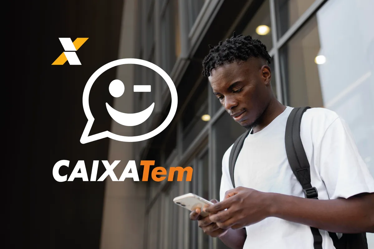 Jovem usando aplicativo Caixa Tem em área urbana Jovem com mochila acessando aplicativo no celular próximo a prédio comercial