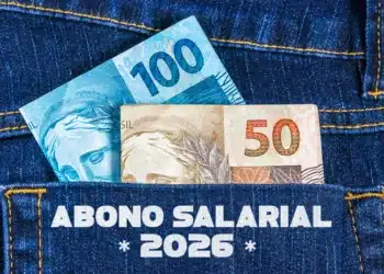 Abono Salarial 2026: descubra se você está entre os 25 milhões contemplados 8 Cédulas de R$ 100 e R$ 50 saindo de bolso de jeans com texto Abono Salarial 2026.