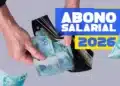 Abono salarial: 4,5 milhões de trabalhadores perderão o benefício até 2030 após alterações 12 Carteira com dinheiro sendo retirada representando abono salarial 2026