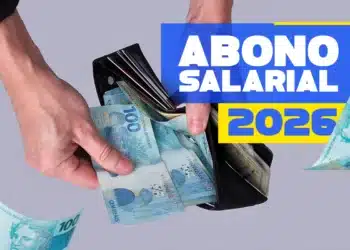 Abono salarial: 4,5 milhões de trabalhadores perderão o benefício até 2030 após alterações 5 Carteira com dinheiro sendo retirada representando abono salarial 2026