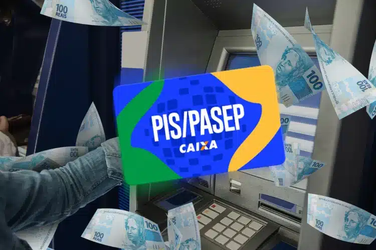 Ressarcimento do PIS/PASEP: descubra se você tem valores a receber 2 Mão segura cartão PIS/PASEP da Caixa em frente a caixa eletrônico, cercada por notas de R$100 voando.