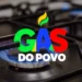 Gás do Povo: próximo pagamento acontece no domingo (10/05); veja quem recebe 12 Fogão aceso com chama azul e logo do programa Gás do Povo em destaque