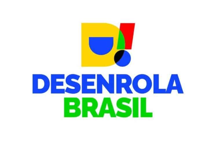 Logo do Desenrola Brasil sobre dinheiro e calculadora representando renegociação de dívidas