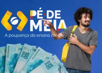 Quando cai o Pé-de-Meia em maio? Confira calendário oficial 6 Estudante com mochila apontando para logo do programa Pé-de-Meia com notas de dinheiro ao fundo
