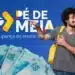 Quando cai o Pé-de-Meia em maio? Confira calendário oficial 12 Estudante com mochila apontando para logo do programa Pé-de-Meia com notas de dinheiro ao fundo