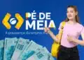 Quem recebe pagamento do Pé-de-Meia na próxima segunda, 4 de maio? 12 Estudante com mochila ao lado do logo do programa Pé-de-Meia e notas de dinheiro