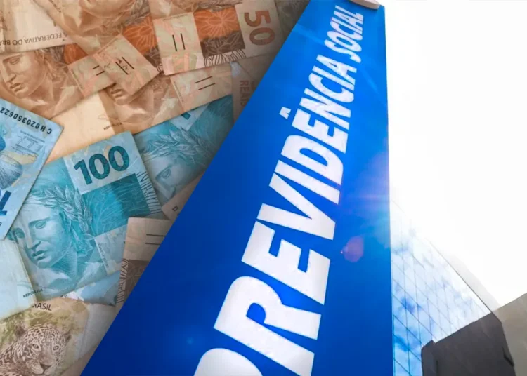 Serviços gratuitos do Governo do Brasil na Rua chegam a Porto Alegre e Florianópolis nesta semana 2 Placa azul da Previdência Social ao lado de notas de 50 e 100 reais em composição sobre atendimentos do INSS.